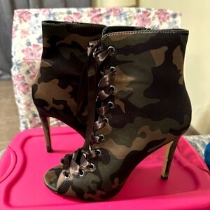 Camouflage Lace-Up Ankle Boots